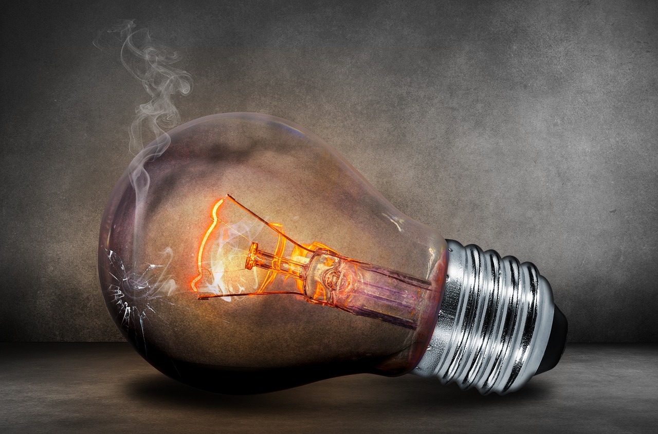 Innovatieve LED-filamentlampen besparen energie. Innovatieve LED-filamentlampen besparen energie.
