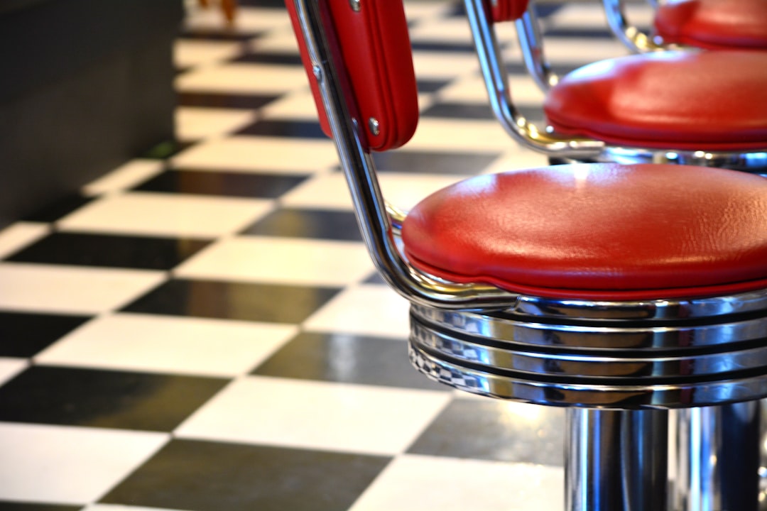Introduceren van de retro vinyl vloeren: nostalgie ontmoet modern design