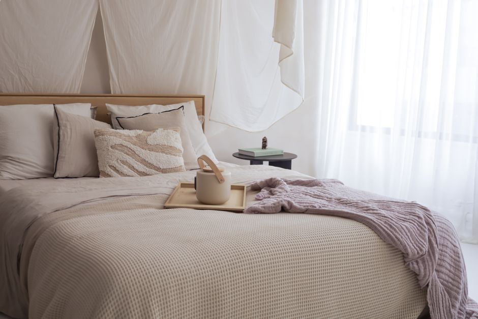 Slaapkamer reset: kalmerende kleuren en materialen voor betere nachtrust
